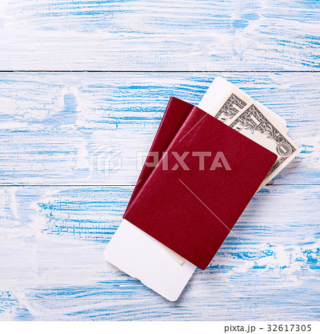 Passports with boarding pass and dollar banknotes Passports with boarding pass and dollar banknotes 32617305