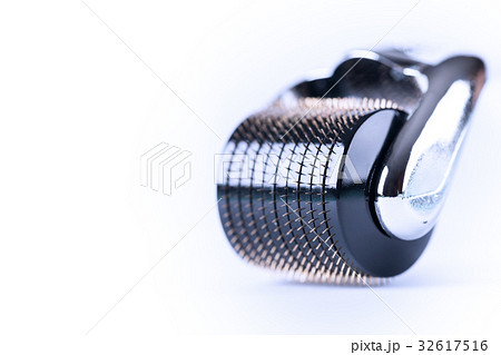 Derma Roller on white 32617516