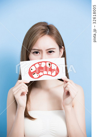 woman take tooth billboard woman take tooth billboard 32618005