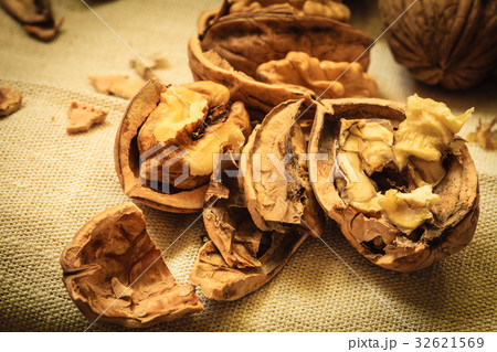 Walnut kernels on rustic table 32621569