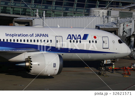 ANAの新しいエンジンを載せたボーイング787 32621571