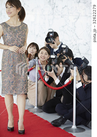 取材 報道 レッドカーペットを歩く女優 取材 報道 レッドカーペットを歩く女優 32622279