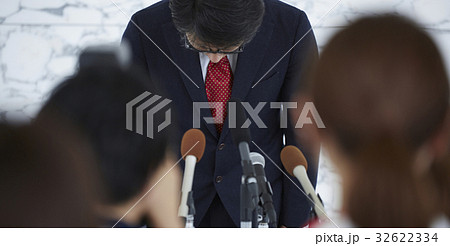 謝罪会見を取材する報道陣 謝罪会見を取材する報道陣 32622334