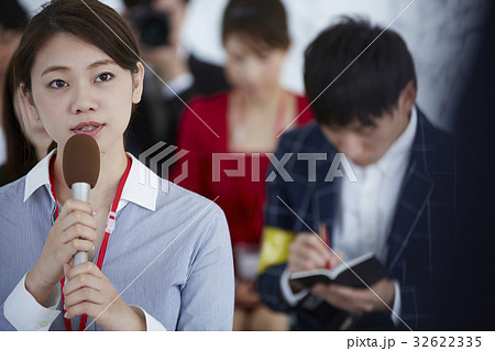 会見 ジャーナリスト リポーター 会見 ジャーナリスト リポーター 32622335