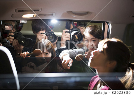 取材　報道　パパラッチ 32622386