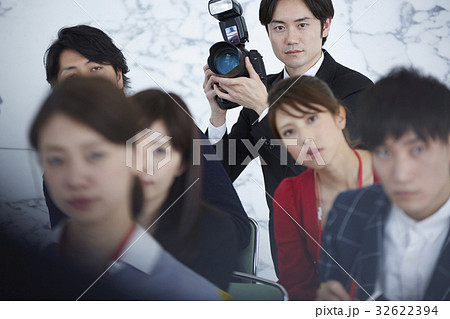会見 ジャーナリスト リポーター 会見 ジャーナリスト リポーター 32622394