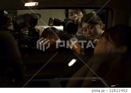 取材 報道 パパラッチ 取材 報道 パパラッチ 32622402