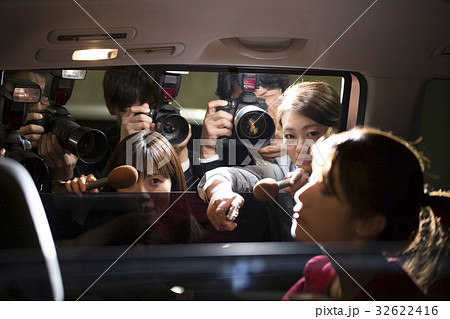 取材　報道　パパラッチ 32622416