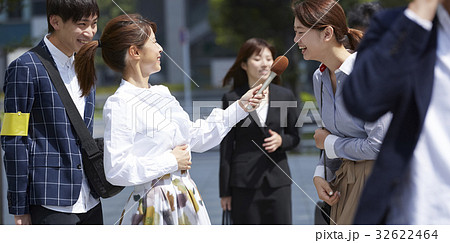 街頭インタビュー　リポーター 32622464