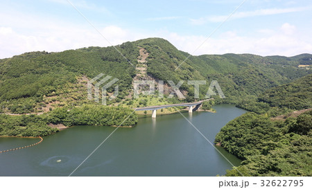 夏の鳴渕ダム(福岡県糟屋郡篠栗町大字篠栗字畦原) 夏の鳴渕ダム(福岡県糟屋郡篠栗町大字篠栗字畦原) 32622795