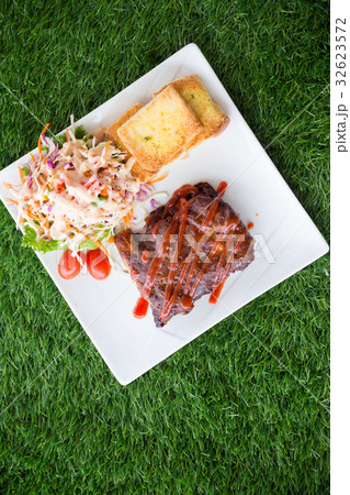pork barbecue ribs with barbecue sauce and bread 32623572