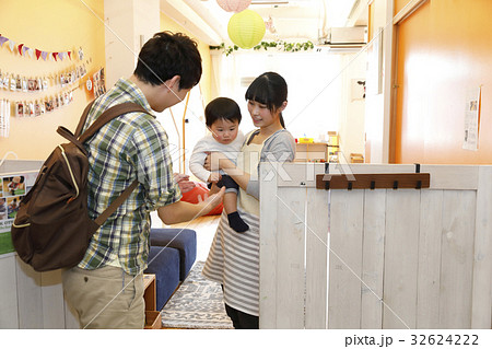 保育園、幼稚園、託児所、送り迎え、送迎 保育園、幼稚園、託児所、送り迎え、送迎 32624222