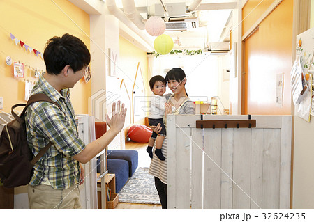 保育園、幼稚園、託児所、送り迎え、送迎 保育園、幼稚園、託児所、送り迎え、送迎 32624235