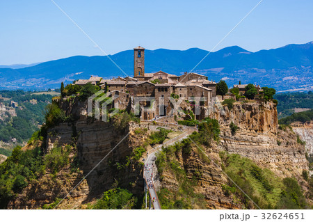 Village Civita di Bagnoregio in Italy 32624651