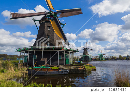 Windmills in Zaanse Schans - Netherlands Windmills in Zaanse Schans - Netherlands 32625453