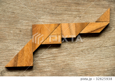 Wood tangram puzzle in gun shape background 32625938