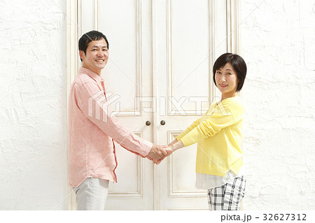 ミドル、シニア夫婦、カップル 健康、幸福、幸せイメージ ミドル、シニア夫婦、カップル 健康、幸福、幸せイメージ 32627312