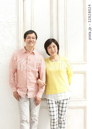 ミドル、シニア夫婦、カップル 健康、幸福、幸せイメージ ミドル、シニア夫婦、カップル 健康、幸福、幸せイメージ 32628024