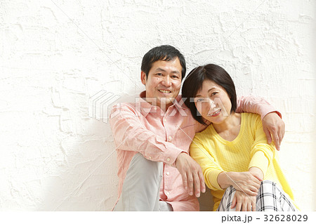 ミドル、シニア夫婦、カップル 健康、幸福、幸せイメージ ミドル、シニア夫婦、カップル 健康、幸福、幸せイメージ 32628029