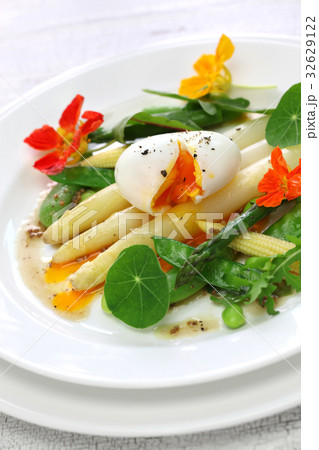 ホワイトアスパラガスの温製サラダ ホワイトアスパラガスの温製サラダ 32629122