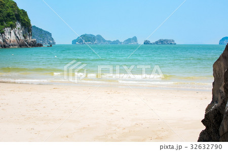 Tropical beach of Cat ba island, Vietnam 32632790