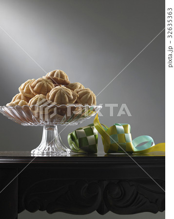 bahulu and ribbon ketupat bahulu and ribbon ketupat 32635363