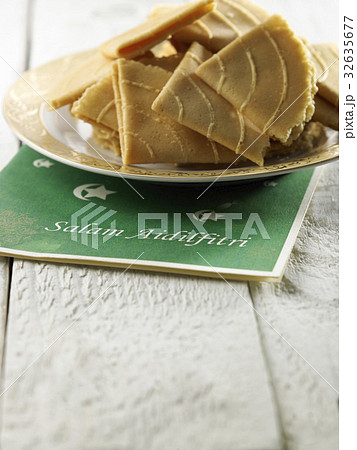 kueh kapit 32635677