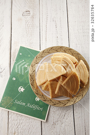 kueh kapit 32635764