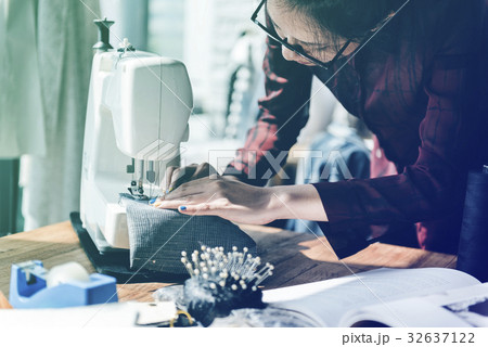 Fashion designer tailor made with sewing machine 32637122