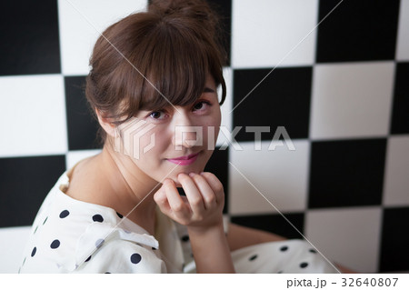 ファッション 若い女性 ファッション 若い女性 32640807