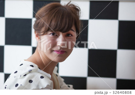 ファッション 若い女性 ファッション 若い女性 32640808