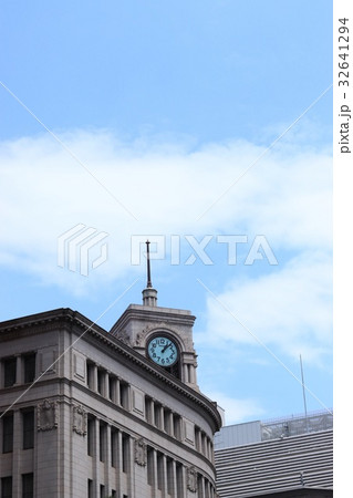 銀座の時計塔と青空 32641294