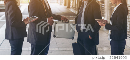 Action of business people meeting agreement 32641903