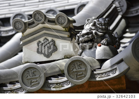 建仁寺　三門（望闕楼）屋根の獅子 32642103