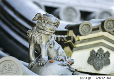 建仁寺　三門（望闕楼）屋根の獅子 32642108