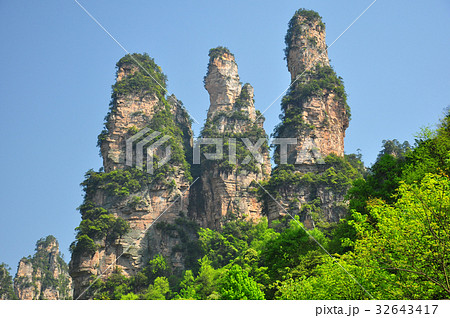 Quartz sandstone pillar in Zhangjiajie in China Quartz sandstone pillar in Zhangjiajie in China 32643417