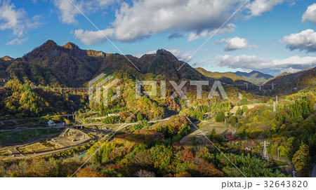 秋の八ッ場ダム予定地の風景八ッ場大橋 32643820