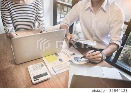 Creative Team job. young business man working with startup proje Creative Team job. young business man working with startup proje 32644123