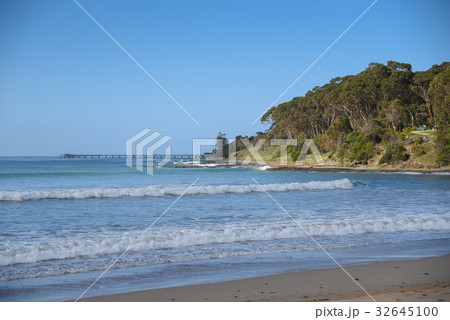 Beautiful seascape at Lorne beach, Australia 32645100