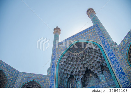 Entrance gate of Shah Mosque in Isfahan, Iran 32645103