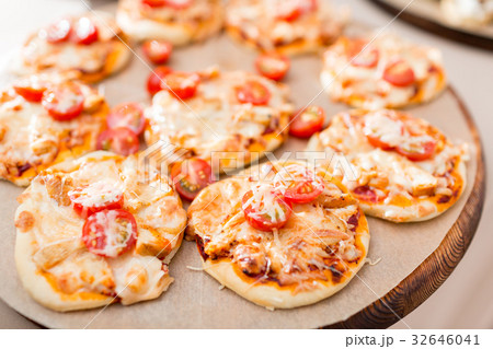 a lot of mini pizza, on wood plate. catering a lot of mini pizza, on wood plate. catering 32646041