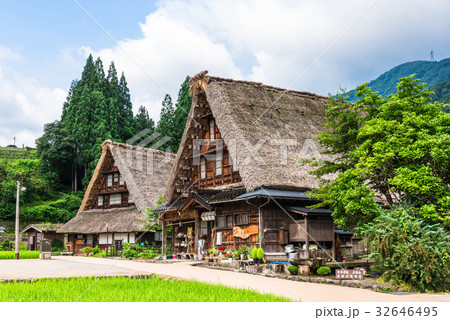 富山県　世界遺産　五箇山　菅沼合掌造り集落 32646495