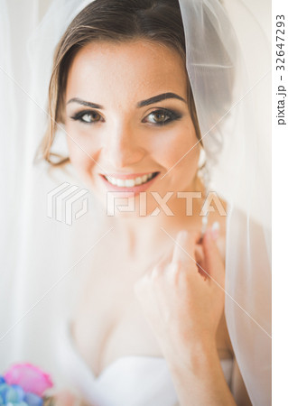 Luxury bride in white dress posing while preparing 32647293
