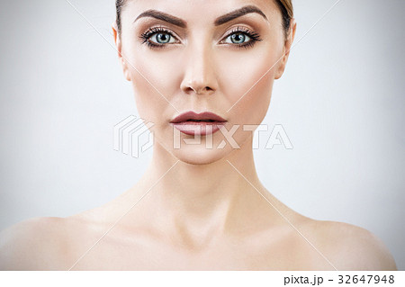 Beautiful adult woman with perfect skin. 32647948