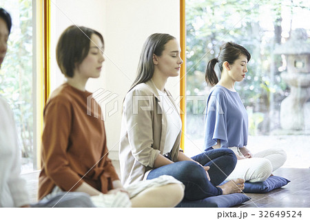 座禅体験　外国人 32649524