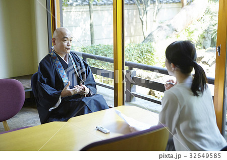 インタビュー　住職 32649585