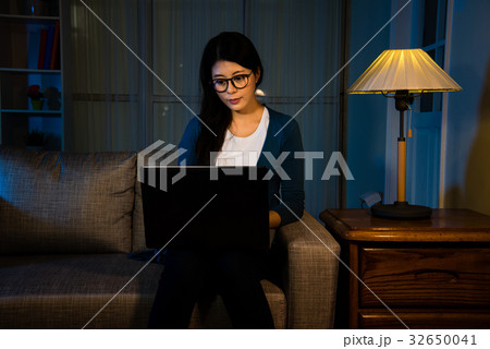 businesswoman working on office at night 32650041