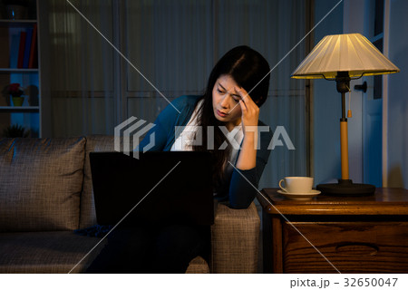 efficient student girl late at night at home 32650047