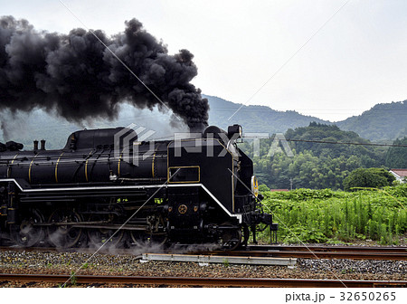 蒸気機関車 横向きの写真素材