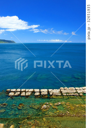 Seascape of bean curd rock in Yehliu Geopark 32651935